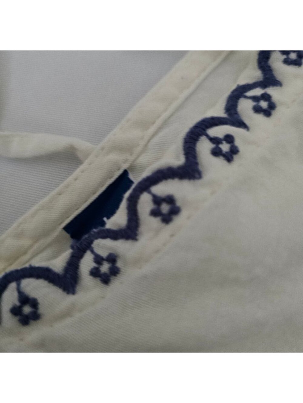 Old Navy White Embroidered Blue Floral Smocked Waist-Defined Top Women's Large - Picture 7 of 15